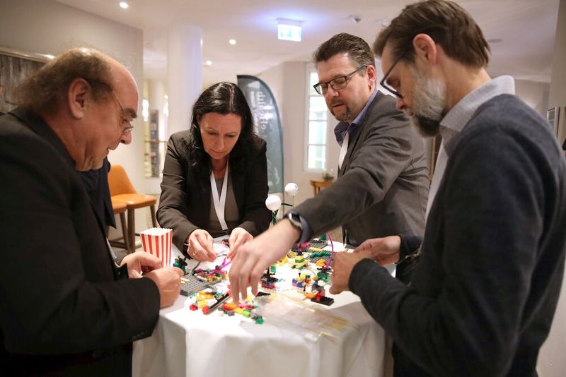 ... Leadership, sowie IT-Security: Axel Ernst (Universitätsspital Basel), Kerstin Preiß (Sana IT Services ), Dr. Jörg Peters (BW-Zentralkrankenhaus) und David Senf-Mothes (Universitätsklinik Dresden). (Bild: VIT-Akademie)