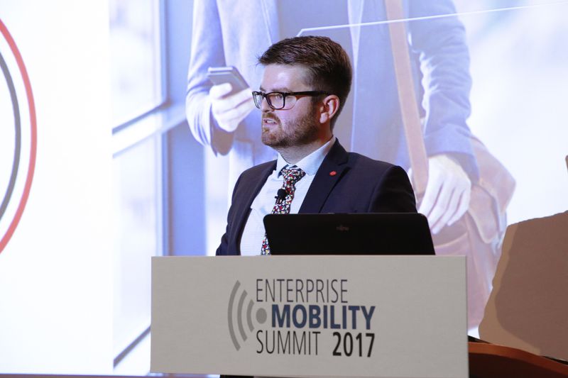 Timon Schmotz, IT Consultant bei Fujitsu Deutschland, zum Thema Mobile Endpoint Security. (Vogel IT-Akademie)