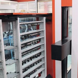 Das Chameleon von Zimmer & Kreim verbindet bei SD Formentechnik zwei genius-Senkerodieranlagen unterschiedlicher Grösse mit einer Röders-­HSC-Fräsmaschine zur Elektrodenbearbeitung und einer Messmaschine Zeiss Vista. 