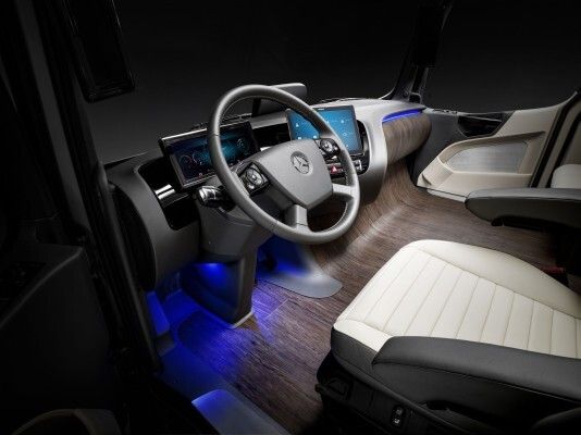 Der Mercedes-Benz Future Truck 2025: Weltpremiere der spektakulären Studie des Lkw von morgen – autonome Fahrt in eine faszinierende Zukunft (Bild: Mercedes-Benz)