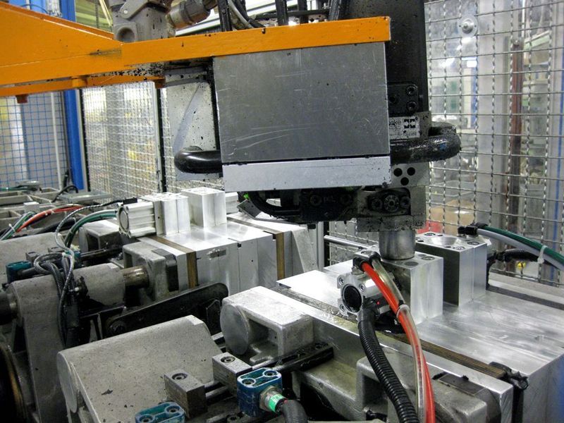 Die Formen jeder Sektion werden nacheinander befüllt. Bild: de Man (Archiv: Vogel Business Media)