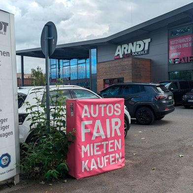 An der Düsseldorfer Automeile Höherweg ist Arndt prominent vertreten. (Bild: Simon – VCG)
