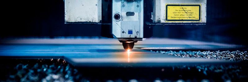 Immer mehr Maschinen und Anlagen in der Industrie werden "digitalisiert". Die dafür erforderlichen Investitionen eröffnen Umsatzpotenziale für Hard- und Softwareanbieter sowie Dienstleister. (Bild:  gemeinfrei /  Pixabay)