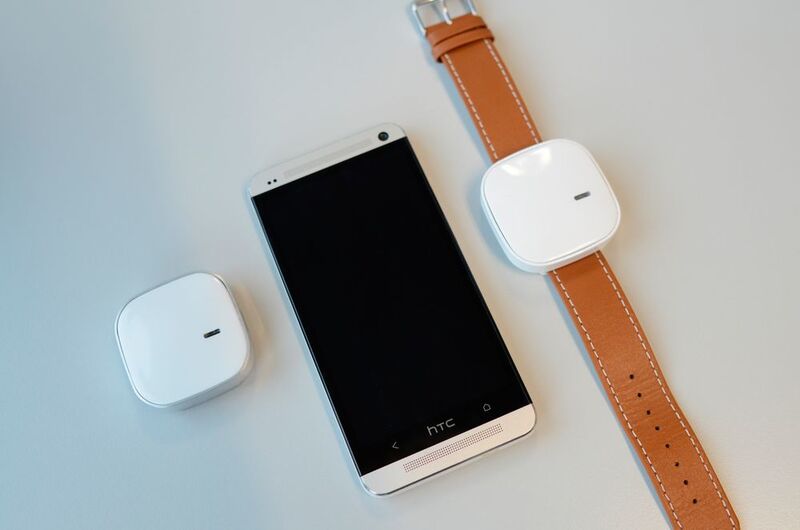 Der Sensor lässt sich unauffällig wie eine Uhr am Handgelenk tragen. (Tomislav Pozaic/KIT)