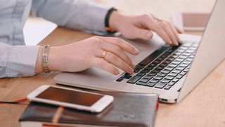 Büroarbeit automatisieren, heißt ein Weg, den die Experten am IPH verfolgen. Konkret geht es um wiederkehrende, administrative Aufgaben, die von Bots erledigt werden könnten. Dadurch spare man Zeit für anspruchsvollere und kreativere Aufgaben. (Bild: B. Zakrzewski)