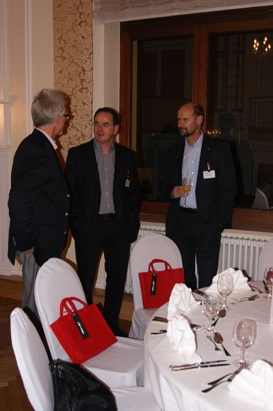 Werner Nieberle (Vogel IT-Medien) im Gespräch mit Ulli Glasner (VE plan GmbH) und Hans Schramm (Dell GmbH) (Archiv: Vogel Business Media)