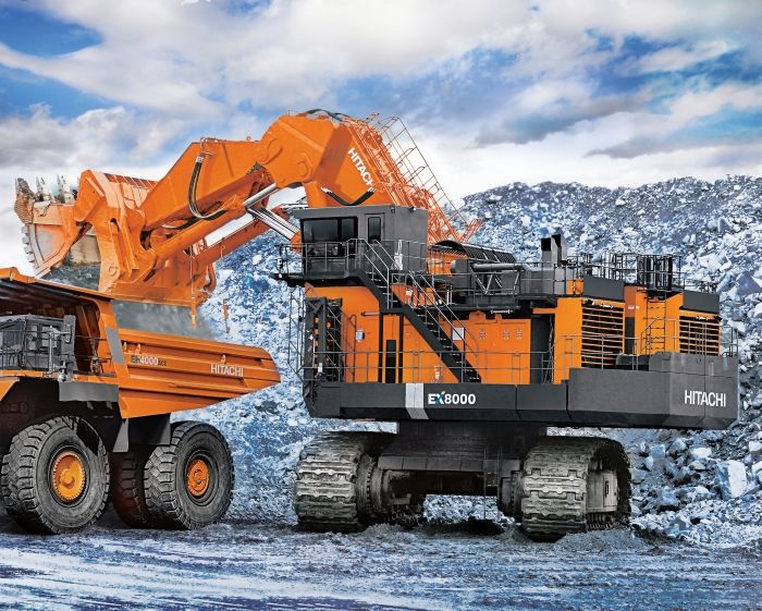 Der EX 8000-6 ist Hitachis schwerster Bagger. Mit seinen 19 Metern und 837 Tonnen liegt er auf Platz 6. In den Tank des japanischen Monstrums passen ganze 14.900 Liter Benzin.   Weitere Informationen erhalten Sie auch auf der Seite Maschinensucher. (Bild:  Hitachi,  CC BY-SA 3.0;  http://presse.maschinensucher.de/images/mf-ex8000-6-loading-rrd-781926) (Bild: Hitachi)