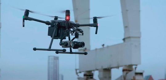 A successful drone attack on two data centers of the Amazon subsidiary AWS shows that the danger of drones is virtually unavoidable in modern warfare ...(Source:  Cerberus)