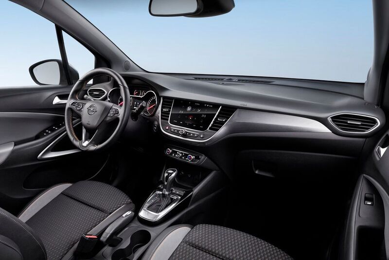 Das Cockpit entspricht weitgehend dem Arbeitsplatz im Kompaktmodell Astra. (Opel)