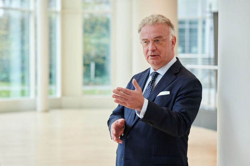 Evonik-Vorstandsvorsitzender Christian Kullmann fällt nach einer schweren, ungeplanten Operation länger aus. (Bild: Evonik Industries)