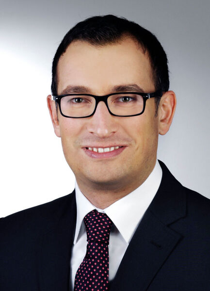 Dr. Florian Bechmann, Leiter F&E bei Concept Laser: „Immer mehr Laserquellen erhöhen nur bedingt die zu erwartenden Geschwindigkeiten. Sie erhöhen aber letztlich auch die Komplexität und Abhängigkeiten was zu Anfälligkeit führen kann, und somit den gewünschten positiven Effekt ins Negative umschlagen lässt.“ (Bild: Concept Laser)