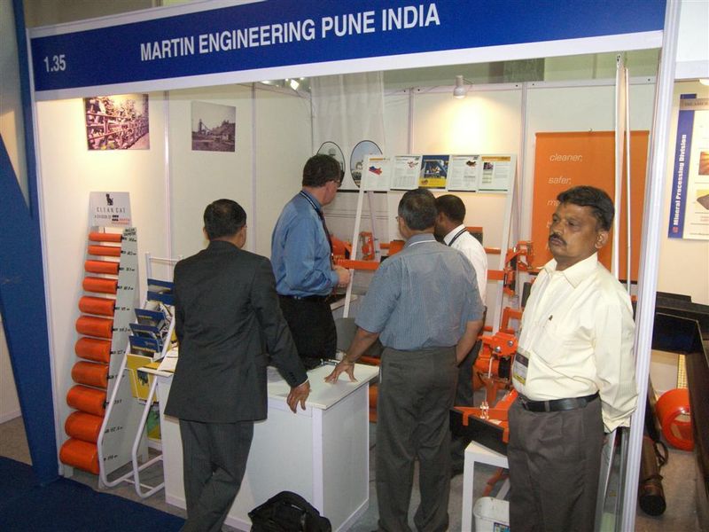 Jim Turner, Vice President Marketing/ Sales at Martin Engineering, USA (second from left) in vivid discussion with visitors of BulkSolids India 2011. (Picture: PROCESS)