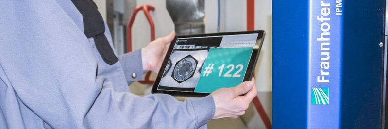 Das Fraunhofer IPM hat mit "Track & Trace Fingerprint" ein markerfreies System zur Rückverfolgung von Massenbauteilen entwickelt.(Bild:  Holger Kock/Fraunhofer IPM)