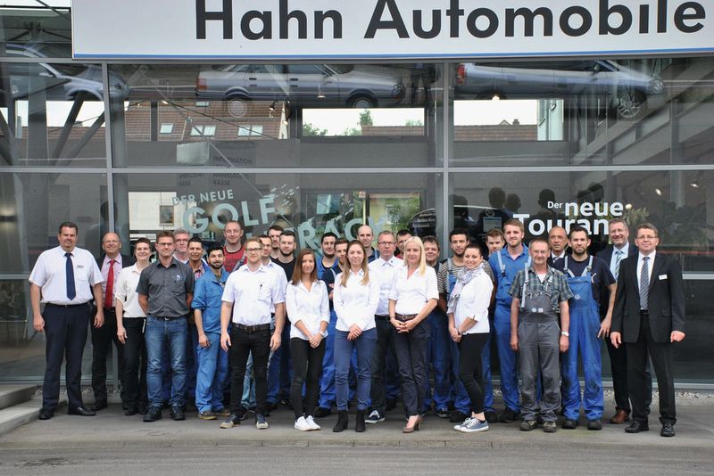 Einen „Excellence Service“ wollen die Hahn-Mitarbeiter in Schorndorf den Kunden bieten. Dazu haben sie sich unter anderem eine „Null-Fehler-Quote“, z. B. beim Werkstatttest, auf die Fahne geschrieben. (Dominsky)