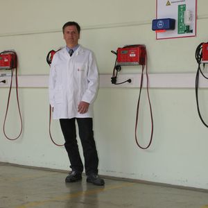 Constantia-Teich-Projektmanager Franz Schmied: „Die Batterien erreichen jetzt im harten Einsatz, sprich Mehrschichtbetrieb, eine Lebensdauer von sechs bis sieben Jahren.“ Bild: Fronius