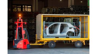 Im Seat-Werk im spanischen Mortell bewegen sich bereits acht Transportroboter autonom durch den Außenbereich des Werksgeländes. (Bild: Asti Mobile Robotics)