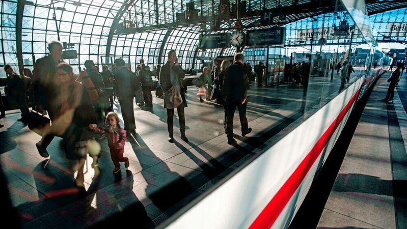 Im Fernverkehr hat sich die Zahl der Fahrgäste mehr als verdoppelt.