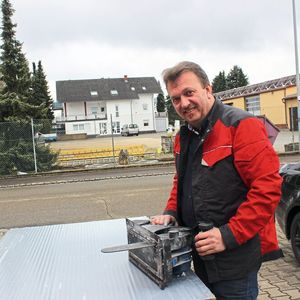 Georg Lienerth nach dem Anwendungstest des Panel Cutter Trutool TPC 165 von Trumpf: „Das Werkzeug ist zwar relativ teuer, rechnet sich aber schon beim ersten Einsatz.“