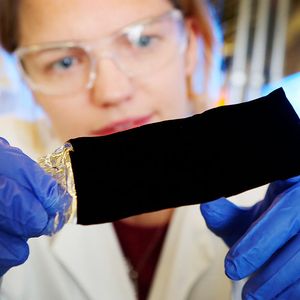 (Bild: Surrey Nanosystems)