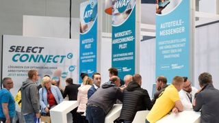 Großes Interesse hatten die Kongress-Teilnehmer an den überarbeiteten IT-Anwendungen der Select AG. (Rubbel)