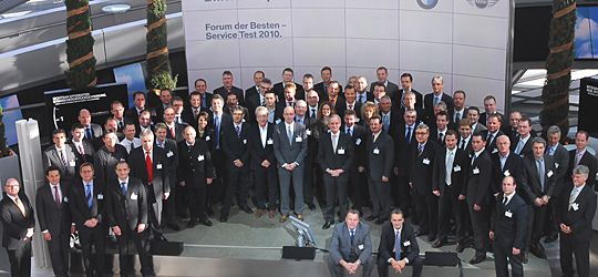 Die Vertreter der 70 besten Service-Betriebe von BMW bei der Auszeichnung im Doppelkegel der BMW-Welt in München. (Archiv: Vogel Business Media)