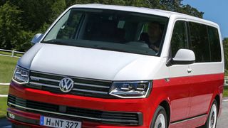 Bei Zehntausenden VW T6 kann es durch eindringendes Wasser bei winterlichen Temperaturen zu einer Beeinträchtigung der Türverriegelungsmechanik kommen. (Bild: VW)