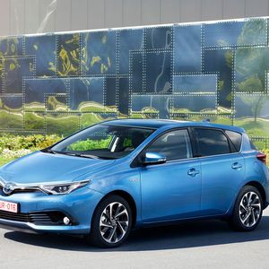 (Toyota)