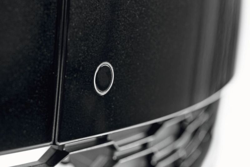 Stoßfänger sind heute weit mehr als eine Verkleidung. Es wird z.B. immer mehr Sensorik integriert; gleichzeitig steigen die Anforderungen an das Design. (Bild: Telsonic)