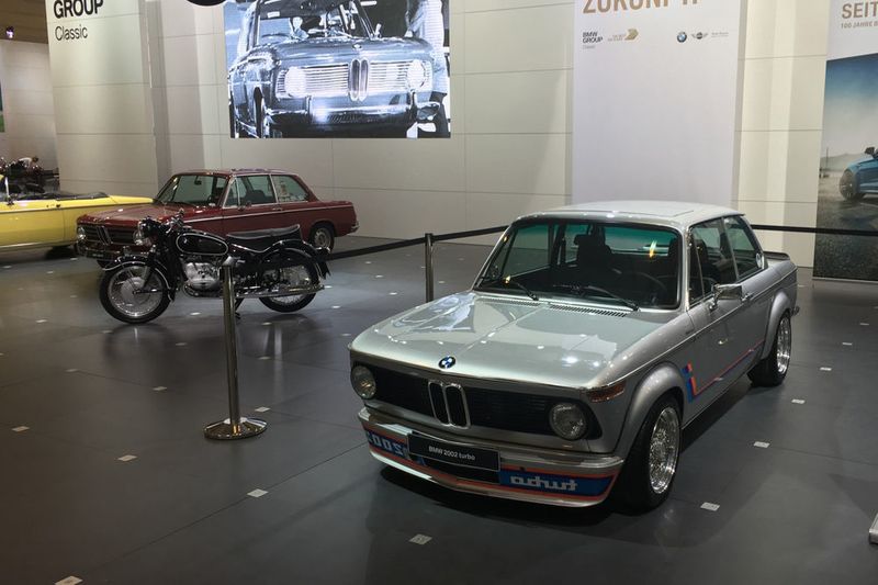 BMW feiert in diesem Jahr sein 100-jähriges Firmenjubiläum. Einen Teil davon hat dieser 2002 Turbo miterlebt. (Foto: press-inform)