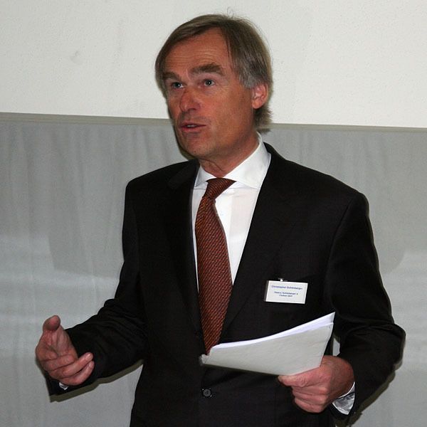 „Die Grenzen zwischen Socializing in Business und Korruption sind fließend, deshalb sollten Unternehmen sich informieren, wie sie sich schützen können“, sagte Christopher Schönberger, Partner bei Peters, Schönberger & Partner. (Archiv: Vogel Business Media)