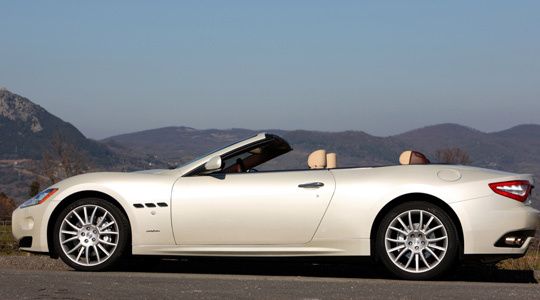 Der Dreizack erreicht trotz seiner knapp zwei Tonnen die 100 km/h in 5,3 Sekunden, seine Höchstgeschwindigkeit gibt Maserati mit 283 km/h an. (Archiv: Vogel Business Media)