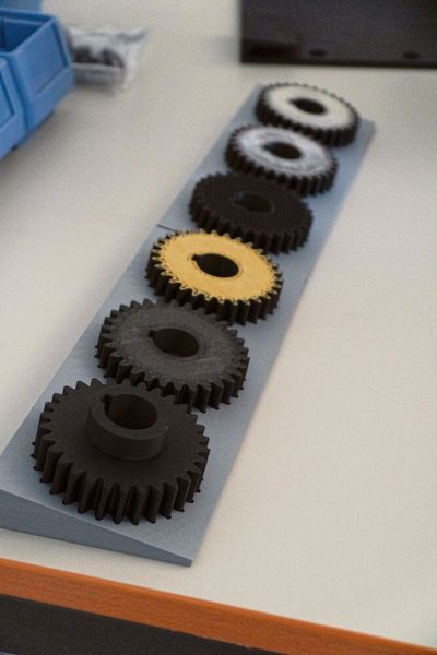 Übersicht der Markforged Verbundfaser Materialien. Von Onyx über die Carbon-Endlosfaser bis hin zur Endlos-Glasfaser. (Bild: Mark 3D GmbH)