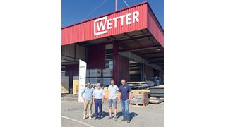 Im Bild von links nach rechts: Gabriel Wetter (CEO der Wetter Gruppe), Valentin Kaltenbach (Geschäftsführender Gesellschafter der Kaltenbach Solutions), Jürg Mäder (Leiter Lean Manufacturing bei Wetter) und Mario Vidovic (Produktionsleitung bei Wetter in Stetten). (Bild: Kaltenbach Solutions)
