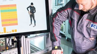 Bionic: Ein am Körper getragenes Sensornetzwerk erfasst die Bewegungen und gibt Rückmeldung zu Belastungen und Fehlstellungen. (Uwe Voelkner / Fotoagentur FOX)