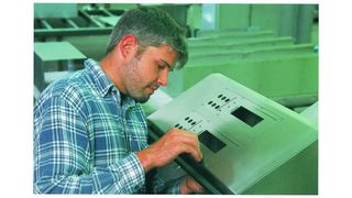 Qualität und Geschwindigkeit, das sind die Maxime bei Jacob Schaltschränke aus Detmold. Jeder Schaltschrank wird extra für den Auftraggeber in Einzel- oder Kleinserienfertigung hergestellt. (Archiv: Vogel Business Media)