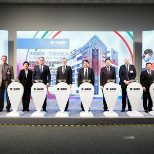 BASF erhöht ihre regionale Innovationskraft durch neue Zentren am Innovation Campus Shanghai. Hierdurch vertieft das Unternehmen die Zusammenarbeit mit der Automobilindustrie und kann Kunden aus der chemischen Industrie neue Prozesskatalysatoren anbieten.