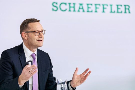 Claus Bauer, Vorstand Finanzen und IT der Schaeffler AG, präsentierte die Umsatzzahlen des Geschäftsjahres 2022.(Bild:  Daniel Karmann)