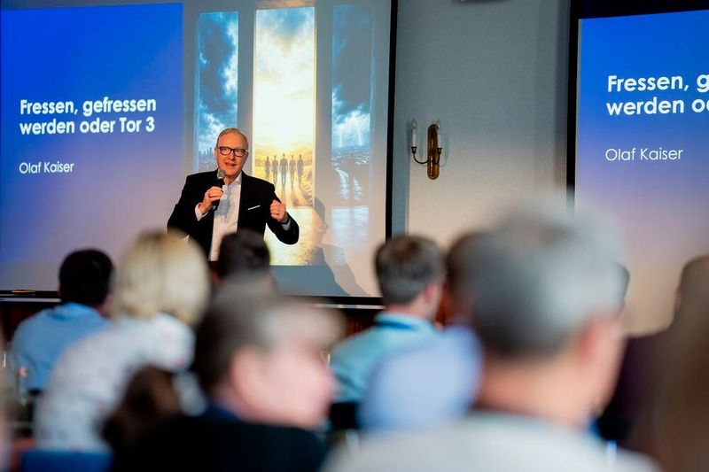 Olaf Kaiser (UBEGA) mit der Keynote (Bild: C & P Capeletti & Perl)