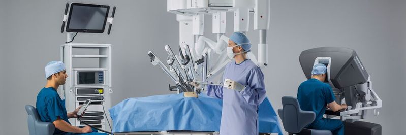 Die sogenannten Da-Vinci-Roboter kommen schon heute in der minimal-invasiven Chirurgie zum Einsatz und unterstützen die Chirurgen. Die sogenannten Da-Vinci-Roboter kommen schon heute in der minimal-invasiven Chirurgie zum Einsatz und unterstützen die Chirurgen.