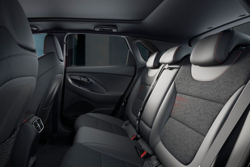 Beim Platzangebot bietet der i30 hinten wie vorne keinen Anlass, sich zu beklagen. (Bild: Hyundai)