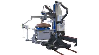 Zum Schneiden von Rohren und Behältern steht das selbstzentrierende 3-Backen-Spannfutter in vertikaler Position. Für das Schneiden der Klöpperböden kippt das Spannfutter hydraulisch in die horizontale Position. (Müller Opladen)