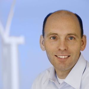 Martin Fischer, Geschäftsführer der AMSC Windtec: „Als Systementwickler liefern wir die Technologie für Windkraftanlagen und konzentrieren uns dabei auf die optimale Kombination von Maschinenbau, Elektrotechnik und Software“.