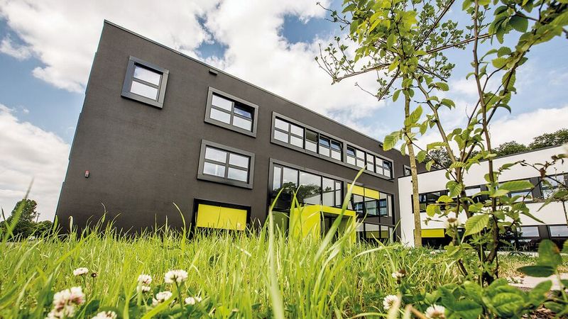 Der Herweck-Hauptsitz in St. Ingbert: Im Rahmen des Verfahrens wurden auch Standorte des Distributors durchsucht. (Bild:  Herweck)