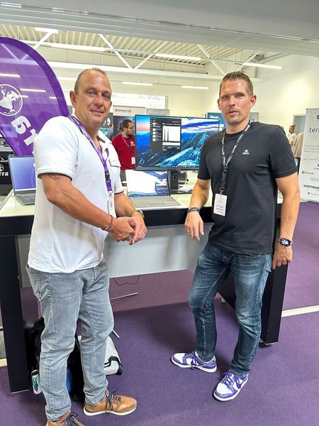 Ralf Risch (l., Microsoft) und Christian Wiechert im Fachgespräch. (Bild: Vogel IT-Medien)