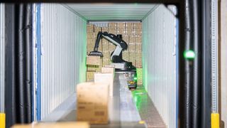 Boston Dynamics Stretch: Der Entladeroboter arbeitet im niederländischen Venlo in einem Importlager von Lidl. (Bild: Lidl/Henk van der Giessen)