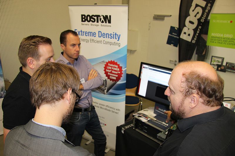 .... durch die interessierten Besucher, die das Bild des DataCenter Day 2015 prägten.  ()