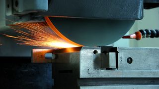 Die hohen Festigkeiten und Zähigkeiten der Duplex-Werkstoffe bedingen nicht nur hervorragende Gebrauchseigenschaften, sondern sind auch ursächlich für ein problematisches Zerspanverhalten. Bild: Bosch & Heck (Archiv: Vogel Business Media)