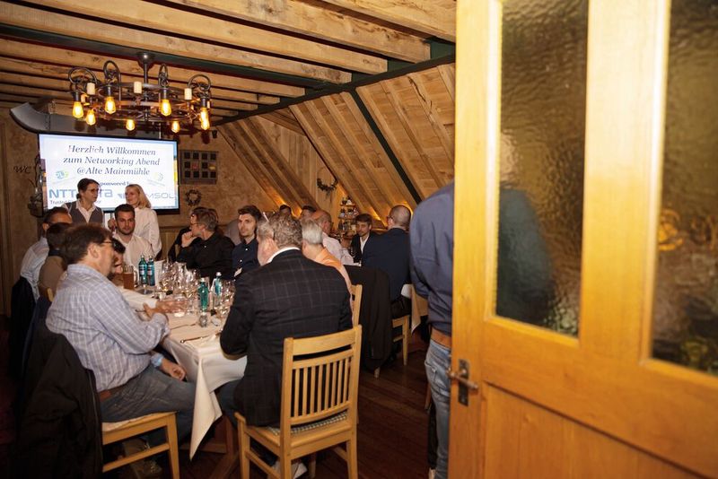 Die Abendveranstaltung fand gemeinsam mit allen Teilnehmern, Sponsoren und Ausstellern sowohl des Konstruktionsleiter- als auch des Produktionsleiter-Forums statt, so dass sich auch hier die Themen des Tages vertiefen lassen konnten.  (Bild: VCG)