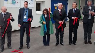 Dyneon stellt in einer weltweit einzigartigen Anlage aus End-of-Life Produkten neuwertige Kunststoffe her. (Bild: Ernhofer / PROCESS)