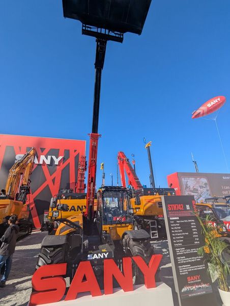 Messe der Superlative: 2025 fand die bauma zum 34. Mal statt. Die Weltleitmesse für Baumaschinen, Baustoffmaschinen, Bergbaumaschinen, Baufahrzeuge und Baugeräte begrüßte vom 07. bis 13. April 2025 rund 600.000 Besucher.  (Bild: Stefanie Eckardt)
